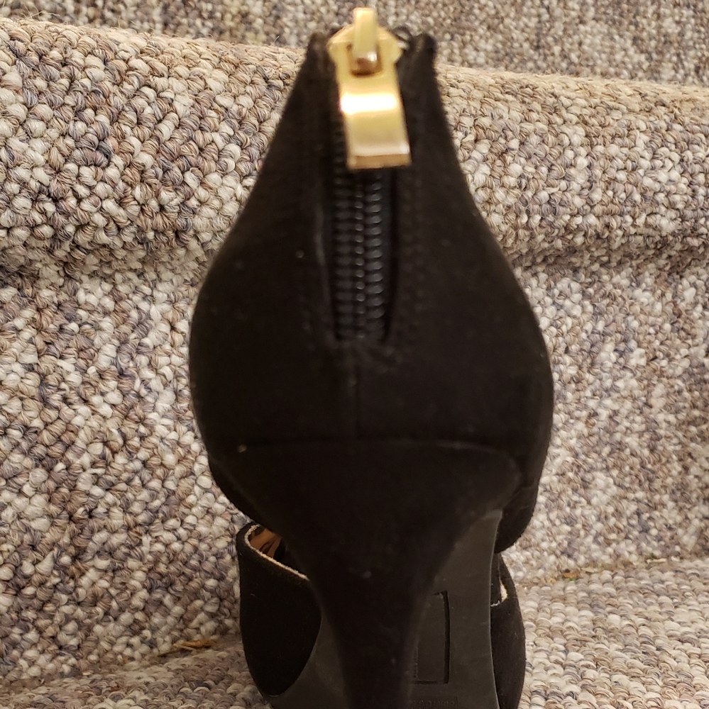 Heels - Picture 2 of 3